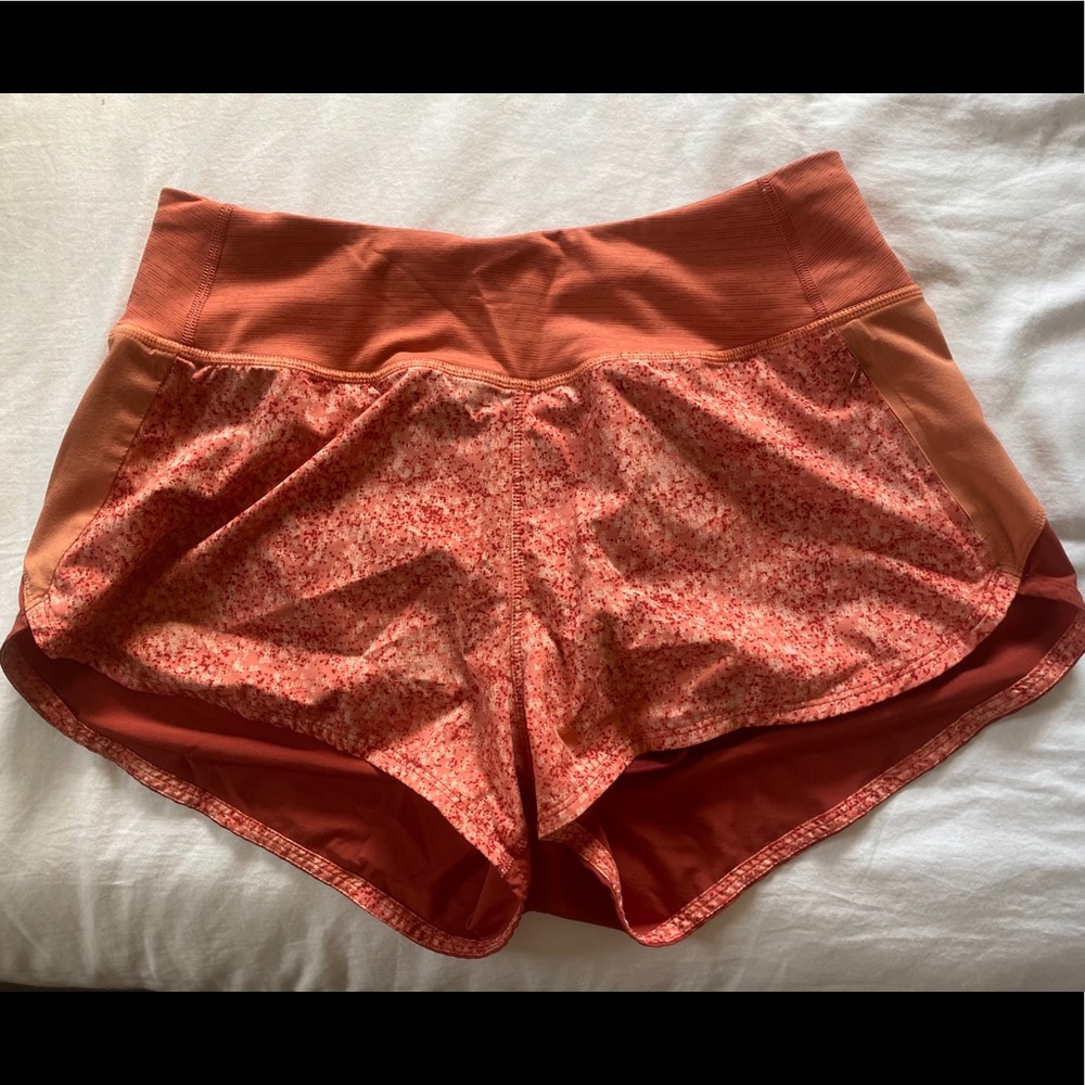 Outdoor Voices 2.5” hudson shorts
